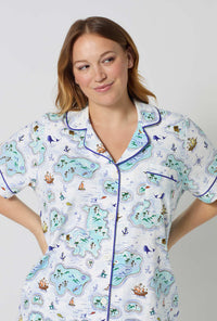 A lady wearing plus size Treasure Hunt Short Sleeve Classic Stretch Jersey Cropped Pj Set Closer look