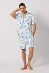 A man wearing Treasure Hunt Men's Short Sleeve Classic Stretch Jersey Short Pj Set looking front