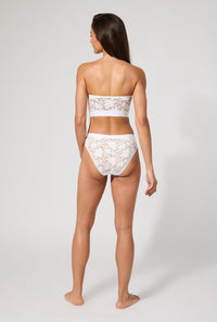 A lady wearing White Stretch Lace Bandeau