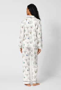 A Lady Wearing Nordstrom Shoppers Long Sleeve Classic Stretch Jersey Pj Set in a back view pose