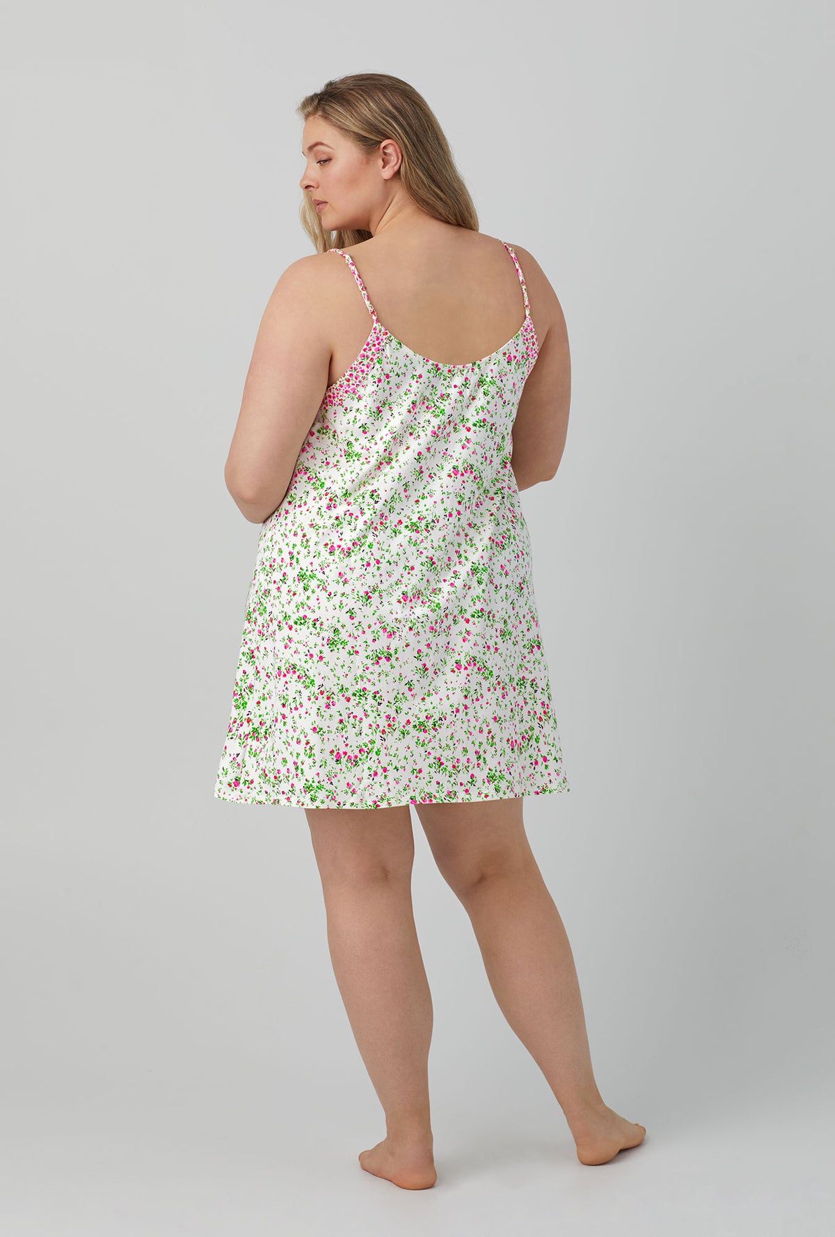 A lady wearing white Stretch Jersey Chemise with Nellie print