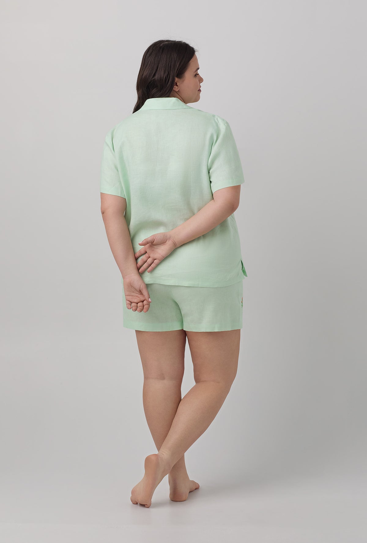 A lady wearing plus size green Short Sleeve Classic Shorty Woven Linen PJ Set with mint print.