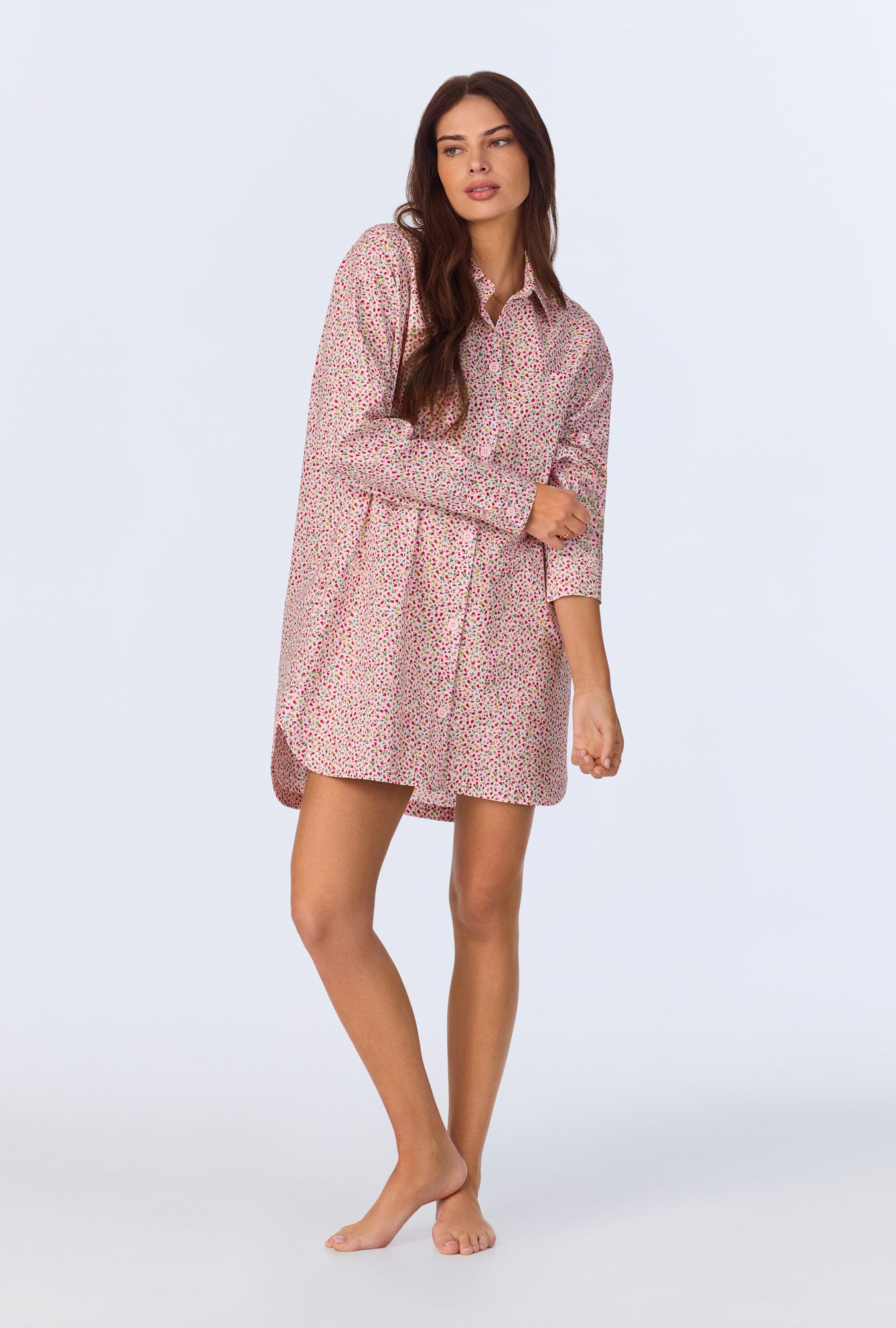 A lady wearing Willow Ditsy High Low Woven Cotton Poplin Boyfriend Shirt