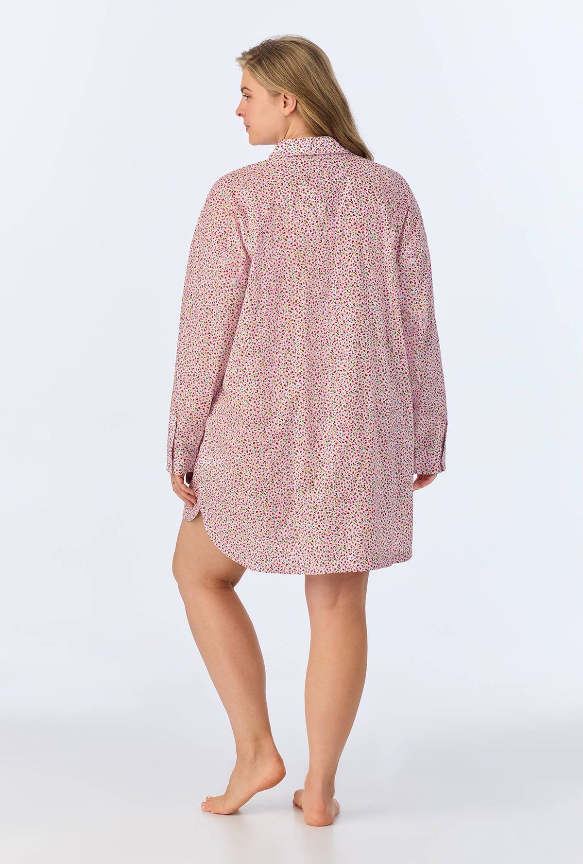 A lady wearing Willow Ditsy High Low Woven Cotton Poplin Boyfriend Shirt