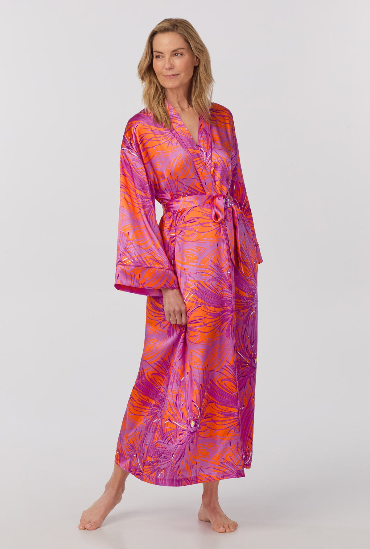 A lady wearing long Sleeve Collar Washable Silk Robe with  Fuji Mums print