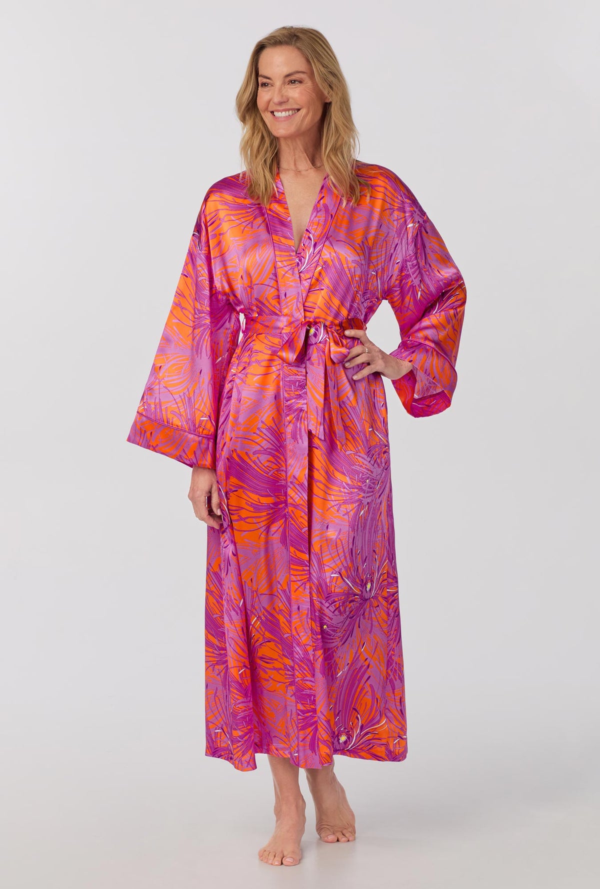 A lady wearing long Sleeve Collar Washable Silk Robe with  Fuji Mums print