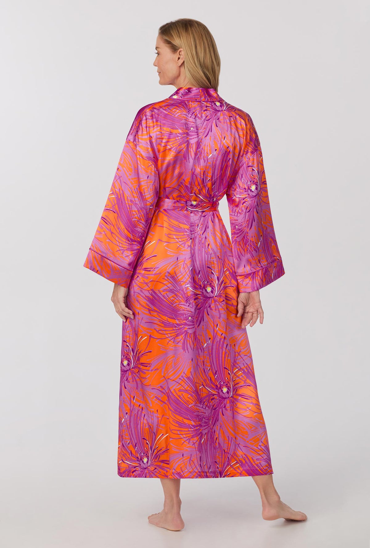 A lady wearing long Sleeve Collar Washable Silk Robe with  Fuji Mums print