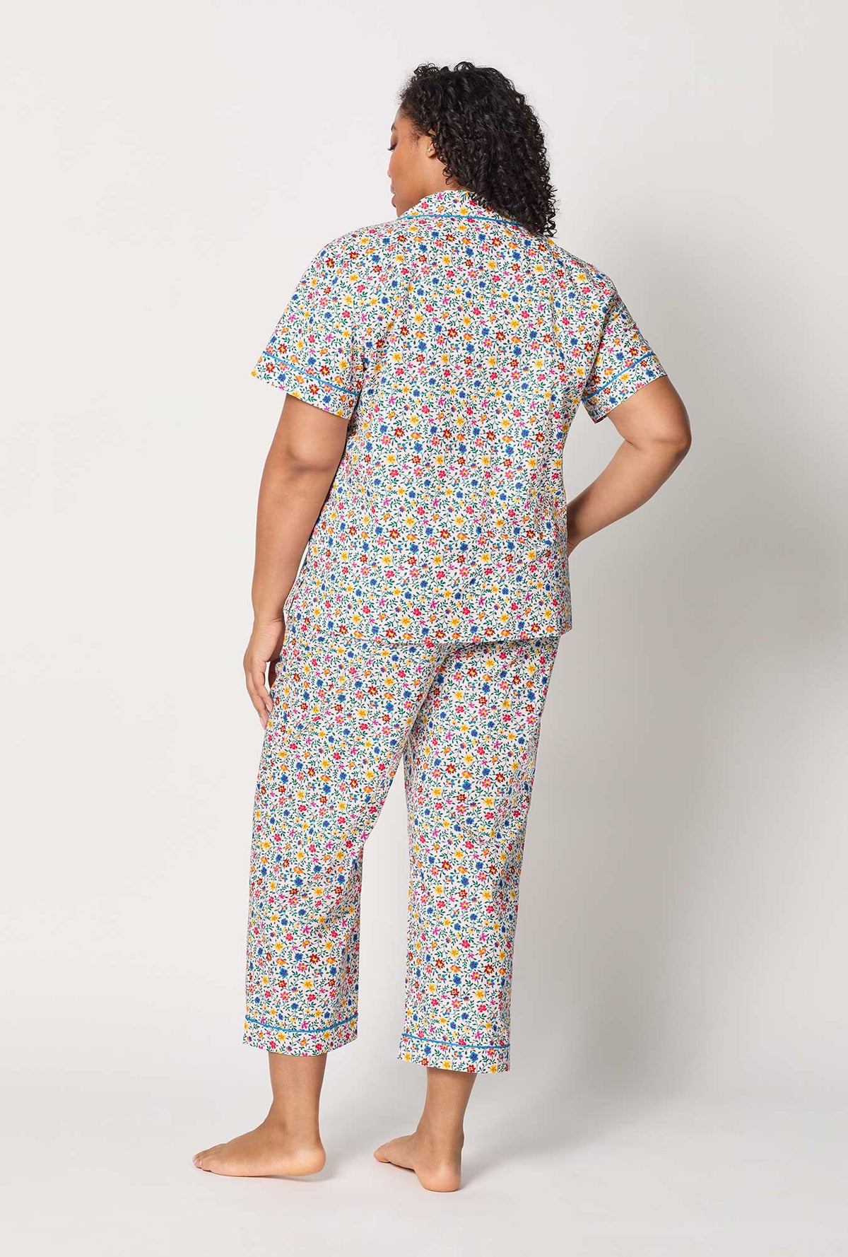 A lady wearing plus size Multi-Color and  Pink Short Sleeve Classic Woven Cotton Poplin Cropped Pj Set back view