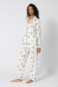 A Lady Wearing  Nordstrom Shoppers Long Sleeve Classic Stretch Jersey Pj Set in a side angled pose