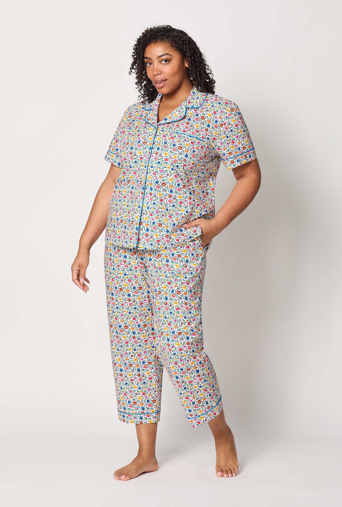 A lady wearing plus size Multi-Color and  Pink Short Sleeve Classic Woven Cotton Poplin Cropped Pj Set front view