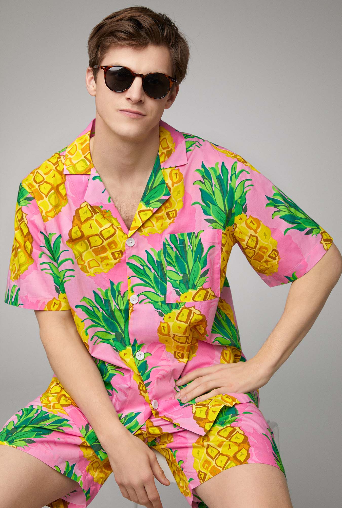 A men wearing Short Sleeve Woven Poplin Boxer PJ Set with  Pineapple print