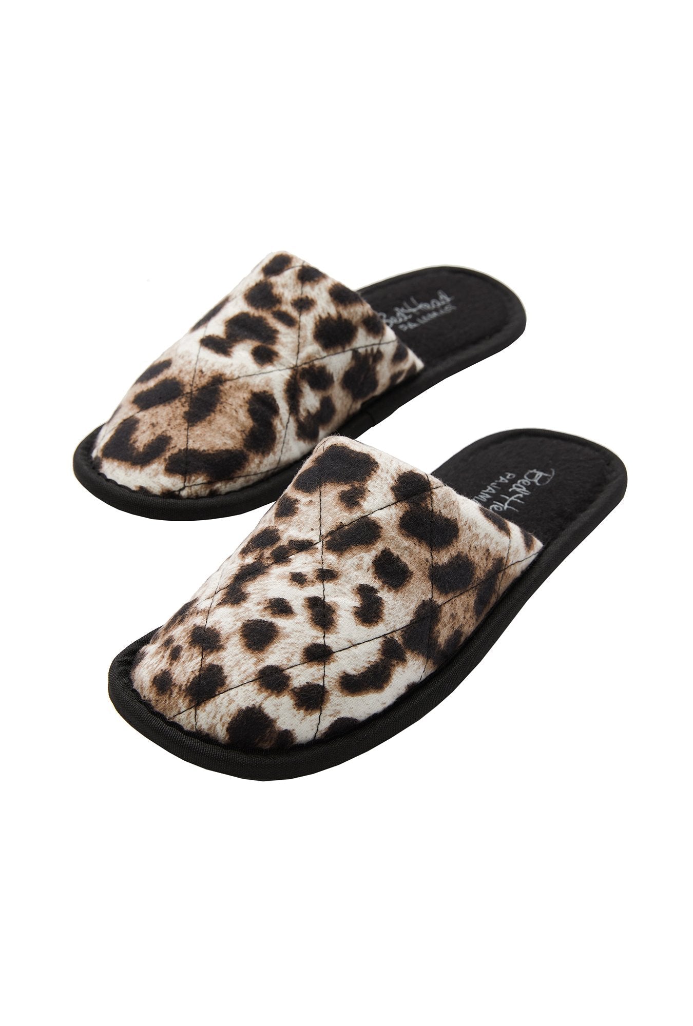 A cotton flannel unisex slippers with cheetah pattern.